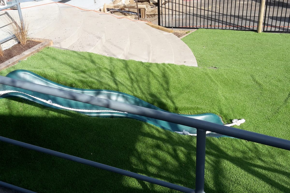 Slide in artificial grass_1600x900